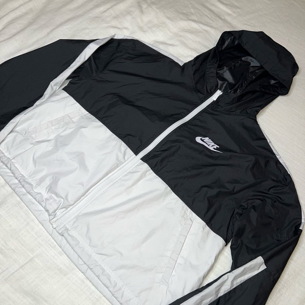Nike Black and White Windbreaker Jacket - Picture 2 of 9